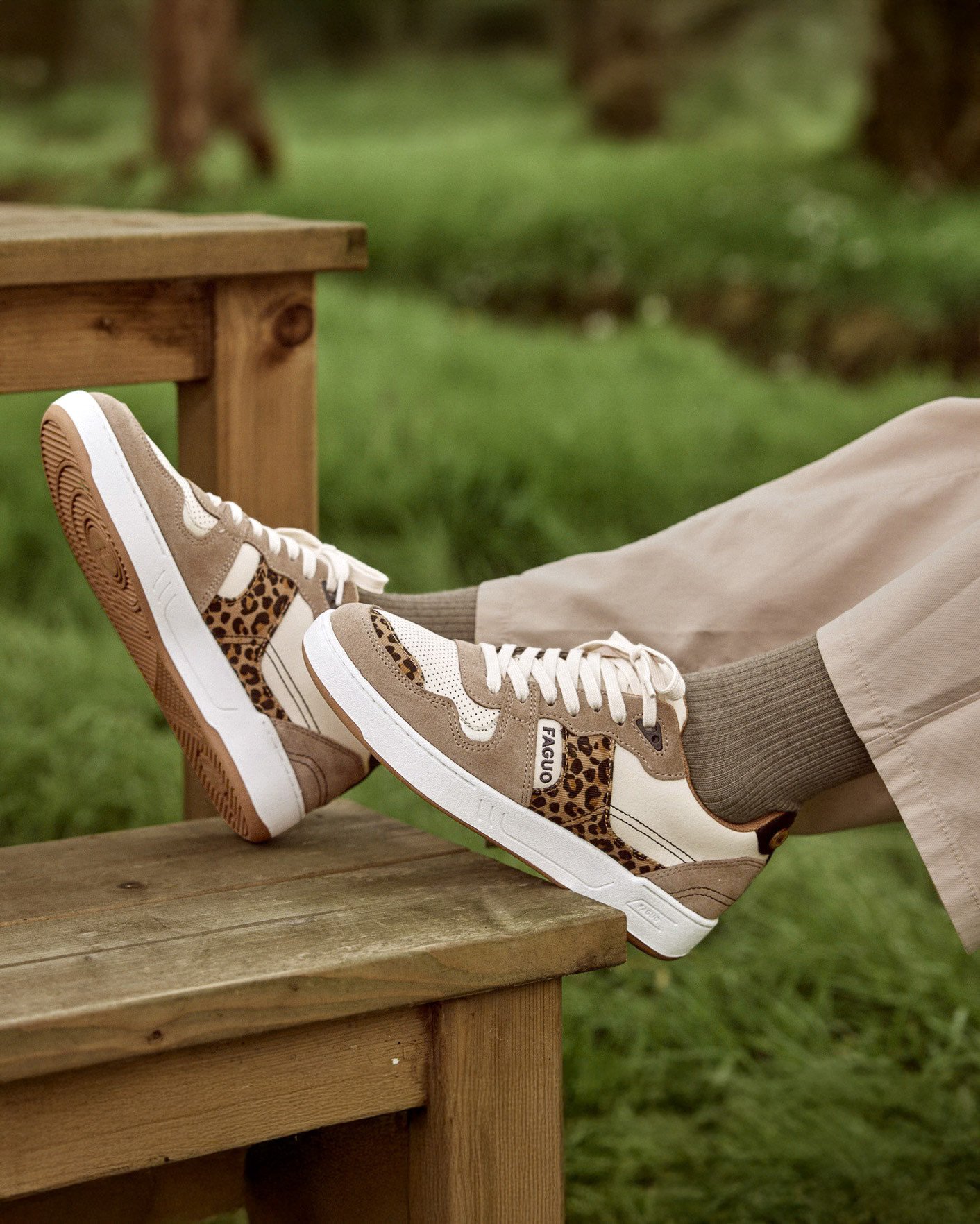 Baskets écrues & beige foncé suède - CEIBA